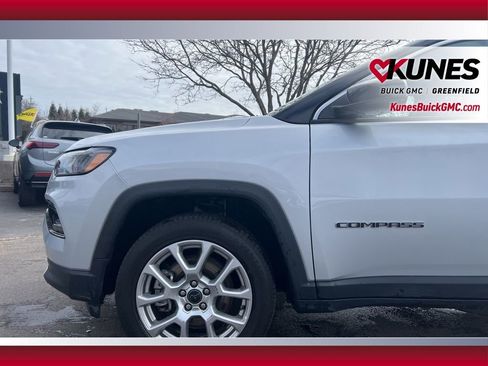 Used 2025 Jeep Compass Limited image 15