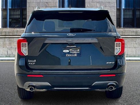 Certified 2022 Ford Explorer XLT w/ Equipment Group 202A image 4