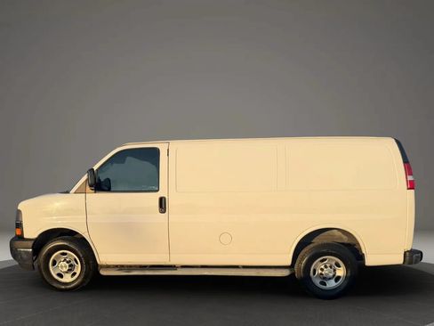 Used 2021 Chevrolet Express 2500 w/ Driver Convenience Package RWD image 8