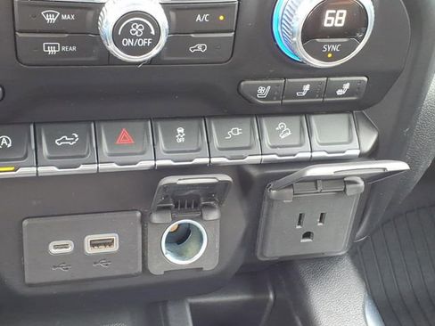 Used 2020 GMC Sierra 1500 AT4 w/ AT4 Premium Package AWD/4WD image 17