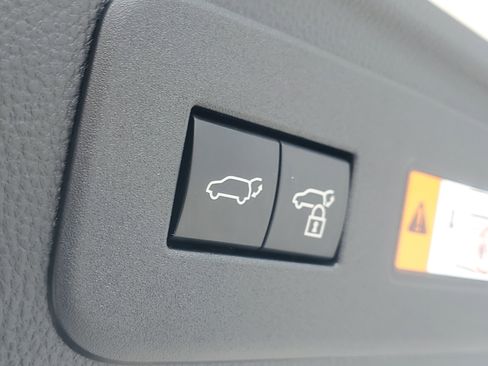 Used 2025 Lexus GX 550 image 9