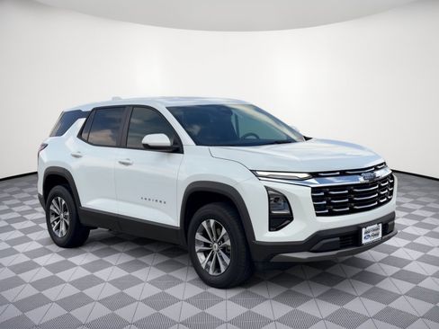Used 2026 Chevrolet Equinox LT FWD image 7