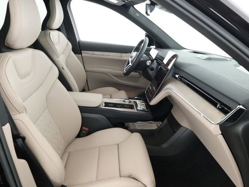 Used 2025 Volvo EX90 Plus image 25