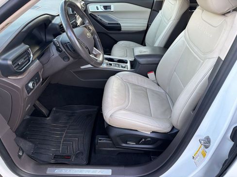 Certified 2020 Ford Explorer Platinum w/ Premium Technology Package AWD/4WD image 5