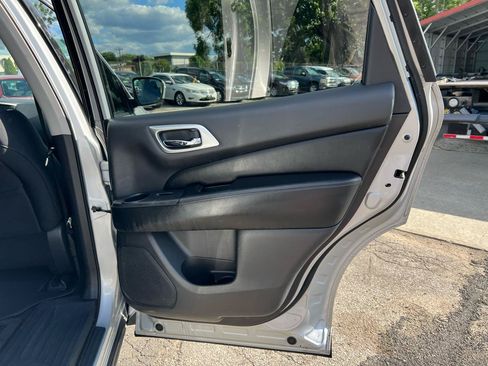 Used 2018 Nissan Pathfinder SV AWD/4WD image 17