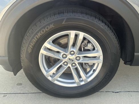 Used 2022 Ford Explorer XLT w/ Equipment Group 202A AWD/4WD image 4