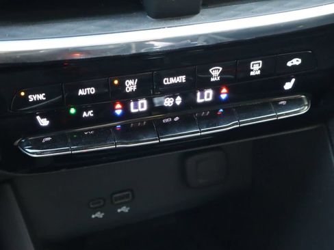 Used 2024 Buick Encore GX Avenir w/ Avenir Technology Package FWD image 26