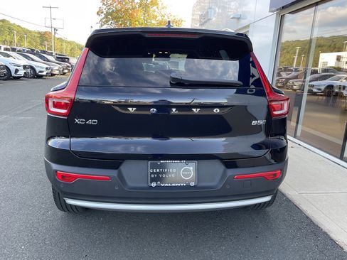 Certified 2025 Volvo XC40 B5 Core image 5