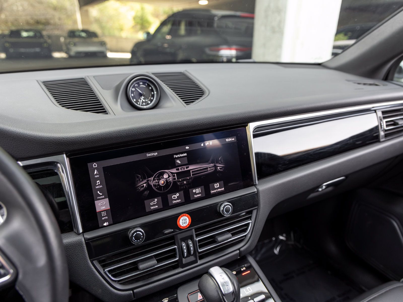 Used 2023 Porsche Macan AWD/4WD image 39