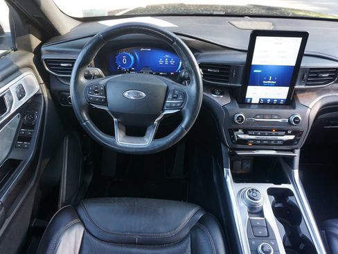 Used 2020 Ford Explorer Platinum w/ Premium Technology Package AWD/4WD image 6