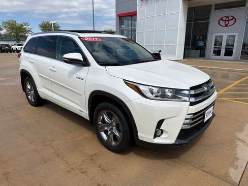 Used 2017 Toyota Highlander Limited Platinum AWD/4WD image 1