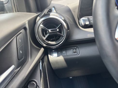 Used 2025 Chevrolet Equinox LT FWD image 34