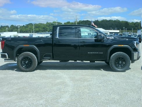 New 2025 GMC Sierra 2500 SLE w/ SLE Value Package; image 3