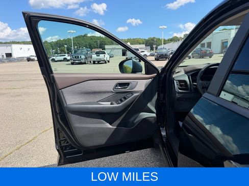 Used 2023 Nissan Rogue S AWD/4WD image 12