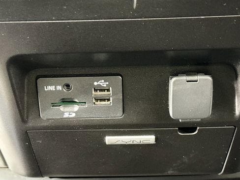 Used 2015 Ford F150 Lariat image 19