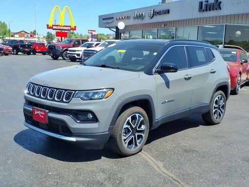 Used 2024 Jeep Compass Limited AWD/4WD image 8