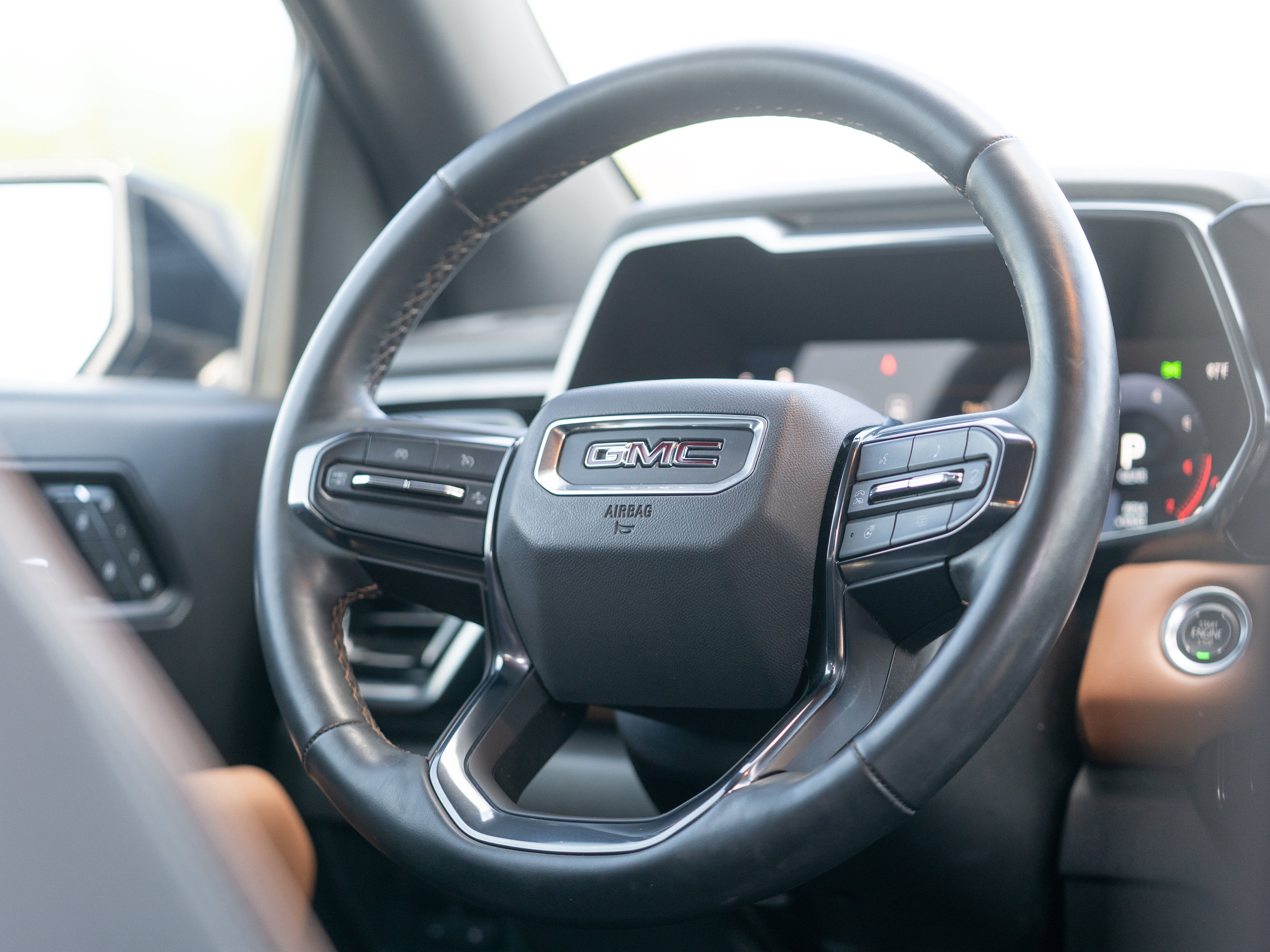 Used 2025 GMC Canyon AT4 w/ Technology Plus Package AWD/4WD image 18