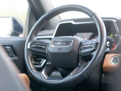 Used 2025 GMC Canyon AT4 w/ Technology Plus Package AWD/4WD image 18