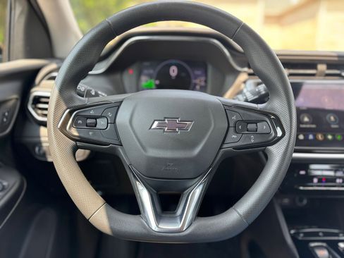 Used 2023 Chevrolet Bolt EUV LT image 22