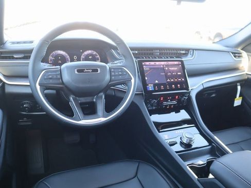 New 2025 Jeep Grand Cherokee Limited image 2