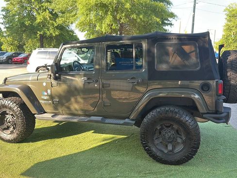 Used 2015 Jeep Wrangler Unlimited Sahara AWD/4WD image 4