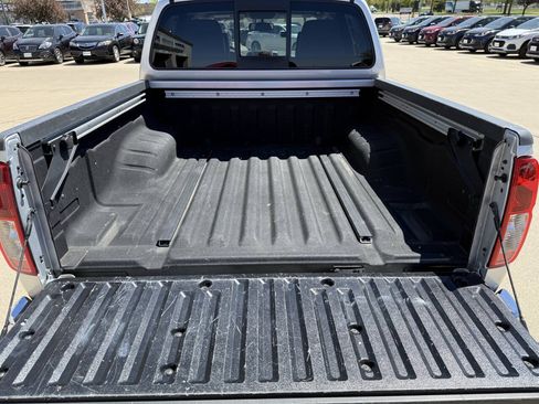 Used 2019 Nissan Frontier SL AWD/4WD image 13