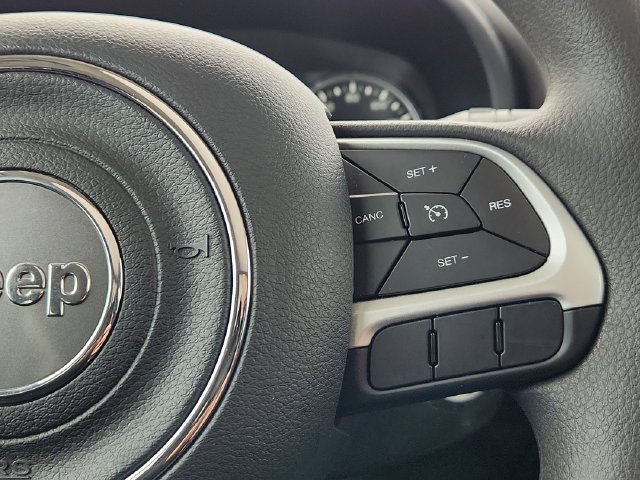 Used 2023 Jeep Renegade Latitude w/ Sun & Fun Group AWD/4WD image 37