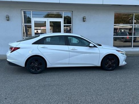 Used 2022 Hyundai Elantra SEL w/ Cargo Package image 2