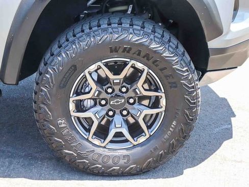 Used 2023 Chevrolet Colorado ZR2 w/ ZR2 Convenience Package III AWD/4WD image 10