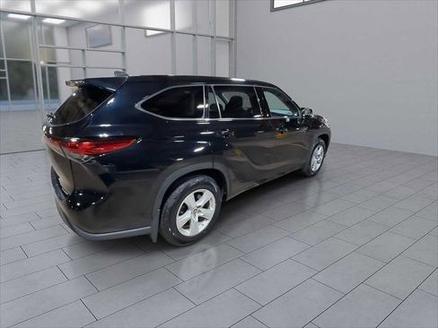 Certified 2022 Toyota Highlander LE image 8