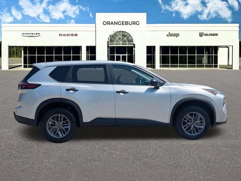 Used 2024 Nissan Rogue S AWD/4WD image 8