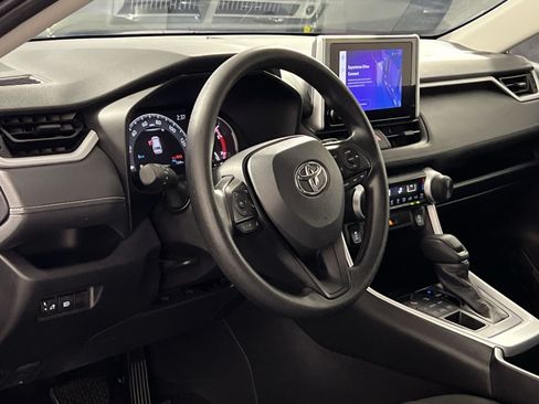 Used 2025 Toyota RAV4 LE AWD/4WD image 16