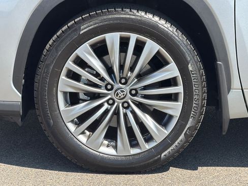 Used 2021 Toyota Highlander Platinum FWD image 32