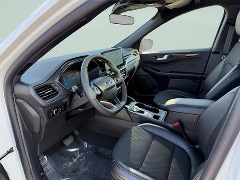 Used 2025 Ford Escape ST-Line w/ Tech Pack #1 AWD/4WD image 4