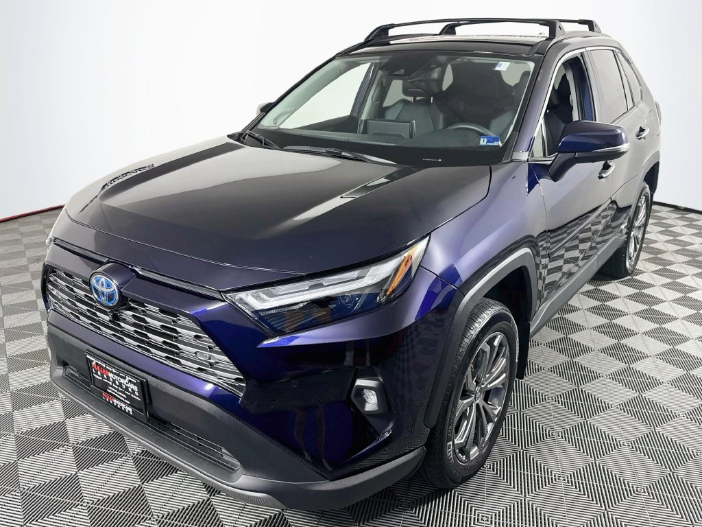 Used 2022 Toyota RAV4 Limited AWD/4WD image 3