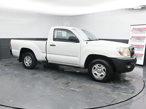 Used 2011 Toyota Tacoma Base image 2