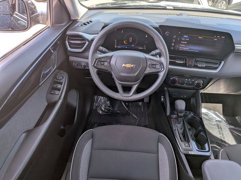 Used 2025 Chevrolet TrailBlazer LT FWD image 16
