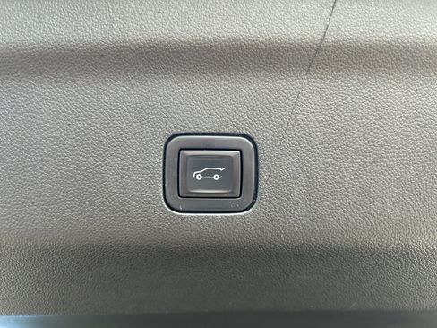 Used 2022 Chevrolet Tahoe RST w/ Luxury Package AWD/4WD image 8