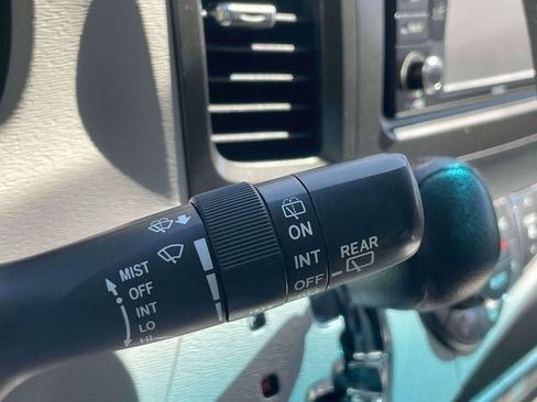 Used 2014 Toyota Sienna LE FWD image 28