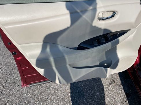 Used 2016 Nissan Leaf SV image 16