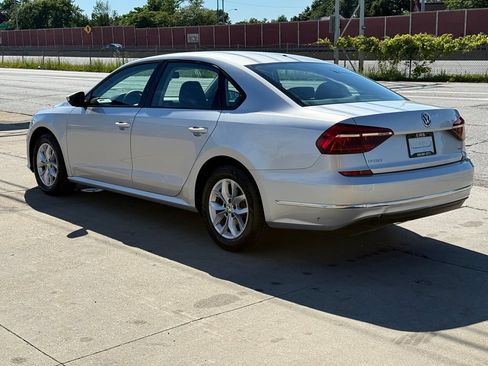 Used 2018 Volkswagen Passat 2.0T FWD image 10