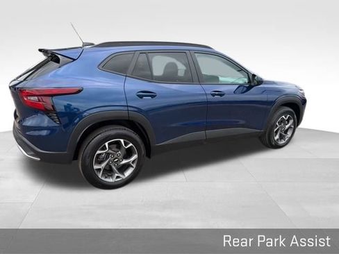 Used 2024 Chevrolet Trax LT w/ Driver Confidence Package image 17