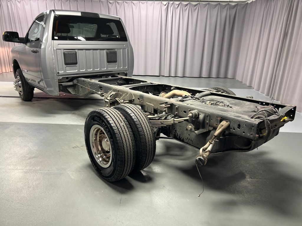 Used 2022 RAM 3500 SLT w/ Quick Order Package 27G SLT RWD image 5