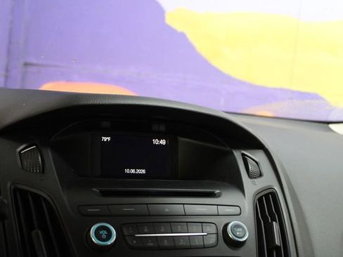 Used 2017 Ford Focus SE w/ SE Sport Package FWD image 18