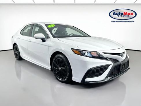 Used 2024 Toyota Camry SE FWD image 1