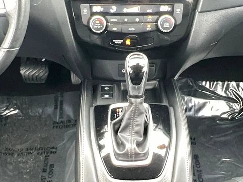 Used 2019 Nissan Rogue SL w/ Premium Package AWD/4WD image 12