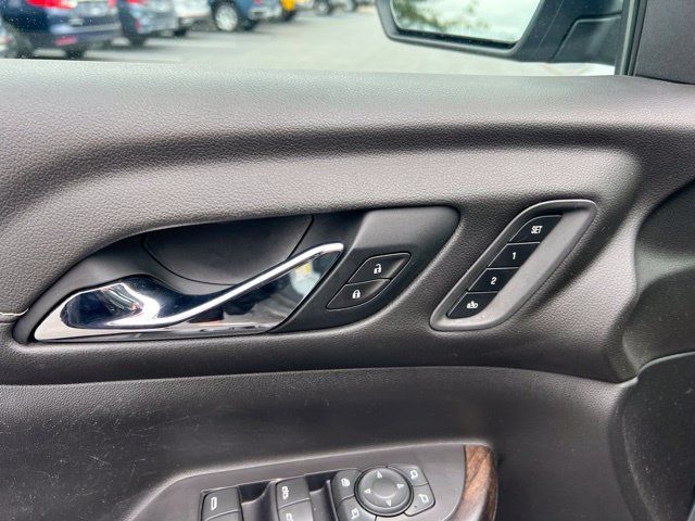 Used 2020 GMC Acadia Denali w/ Technology Package AWD/4WD image 28