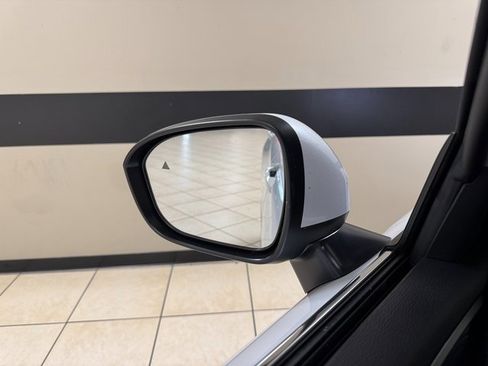 New 2025 Mitsubishi Outlander SE image 18