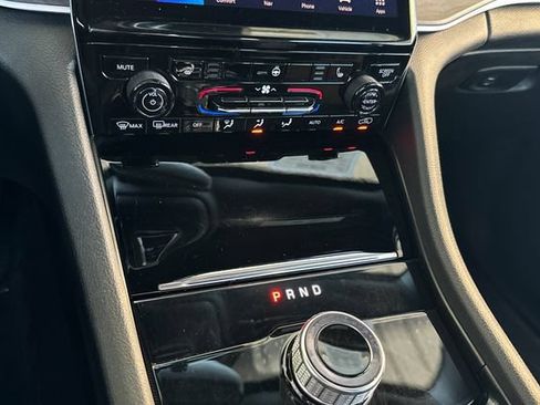 Certified 2024 Jeep Grand Cherokee Limited RWD image 30