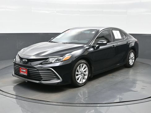 Used 2022 Toyota Camry LE FWD image 2